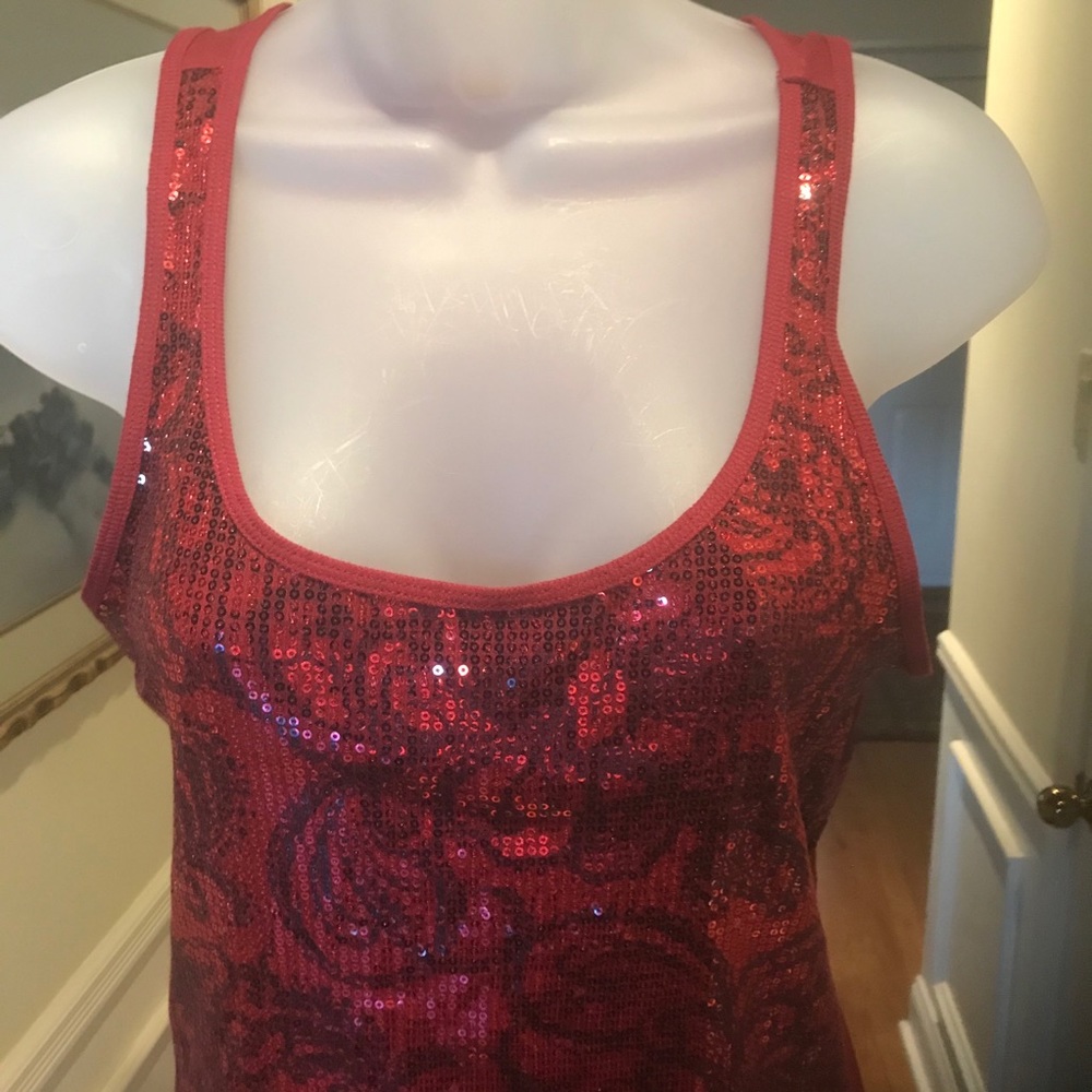Apt 9 - Lady burgundy tank top w/sequence
Size: M